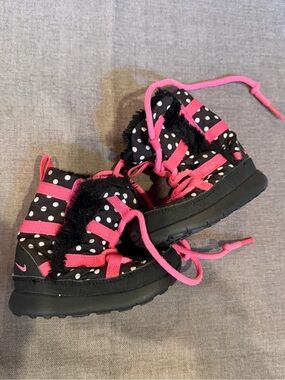 Nike Toddler Black Polka Dot Winter Boots with Pink Accents